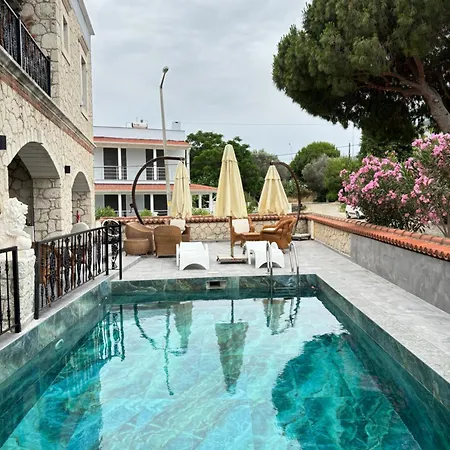 Ξενοδοχείο με διαμερίσματα Yalcinkaya Tas 4*